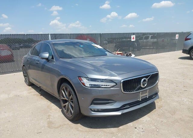 2017 VOLVO S90