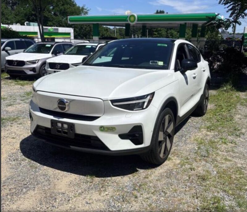 2023 VOLVO C40