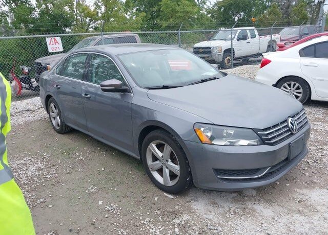 2013 VOLKSWAGEN Passat