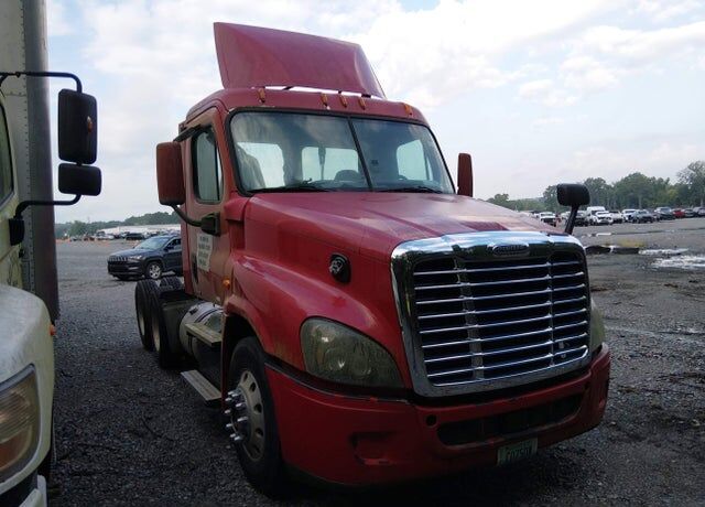 2015 FREIGHTLINER Cascadia