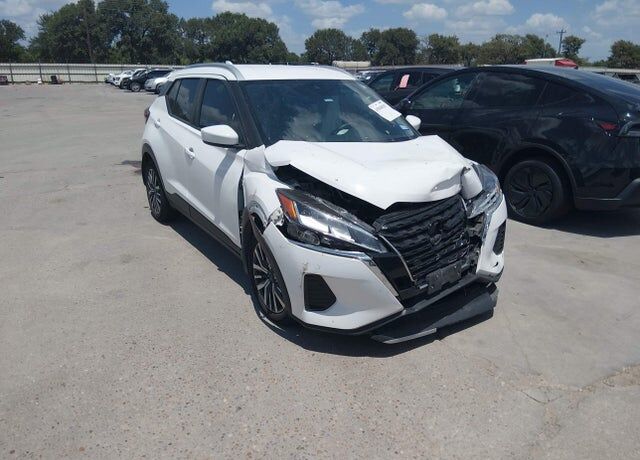 2023 NISSAN Kicks