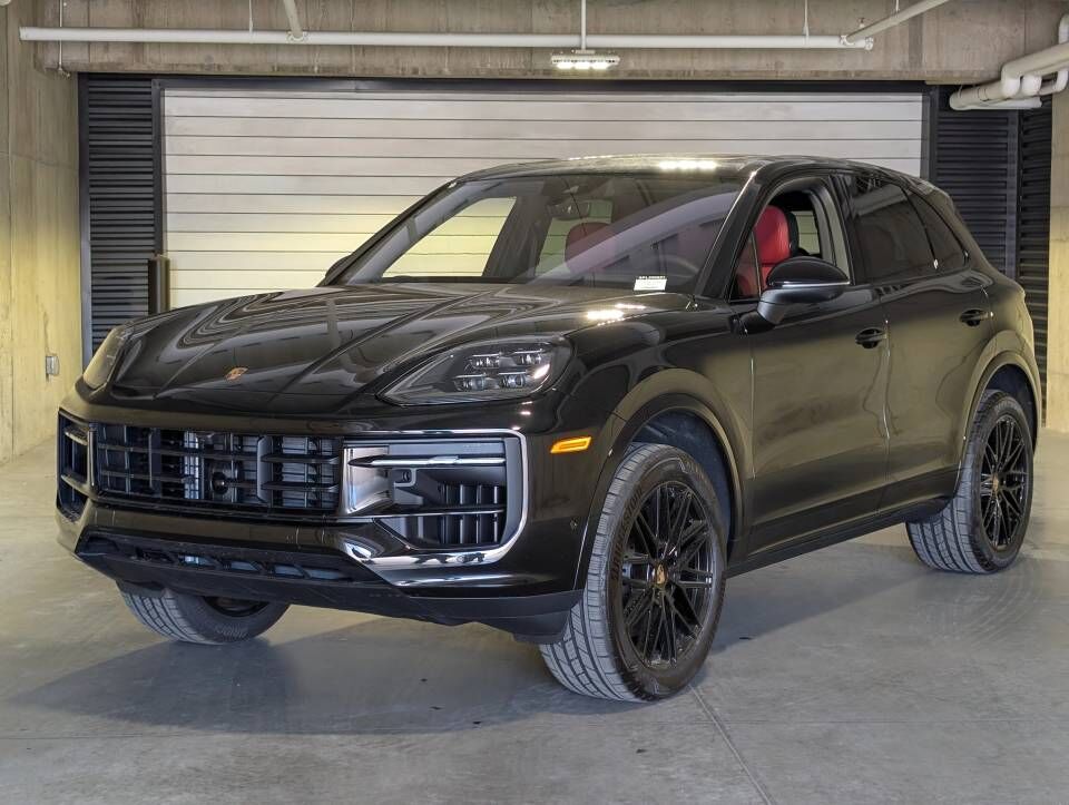 2025 PORSCHE Cayenne