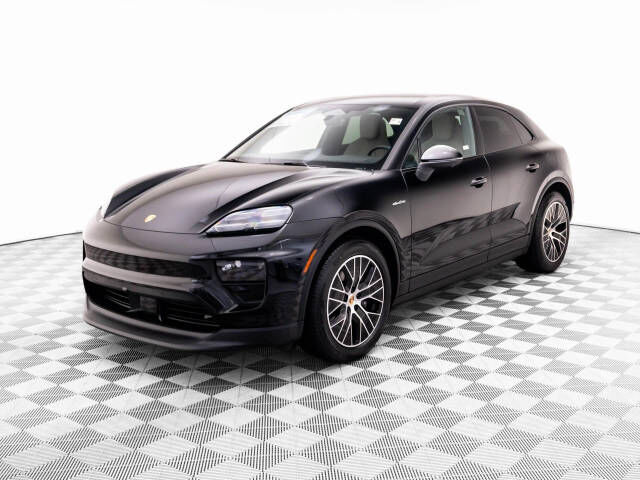 2026 PORSCHE Macan