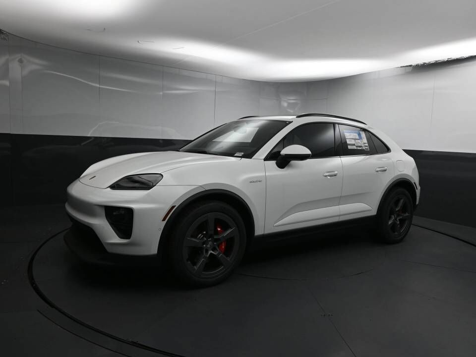 2025 PORSCHE Macan