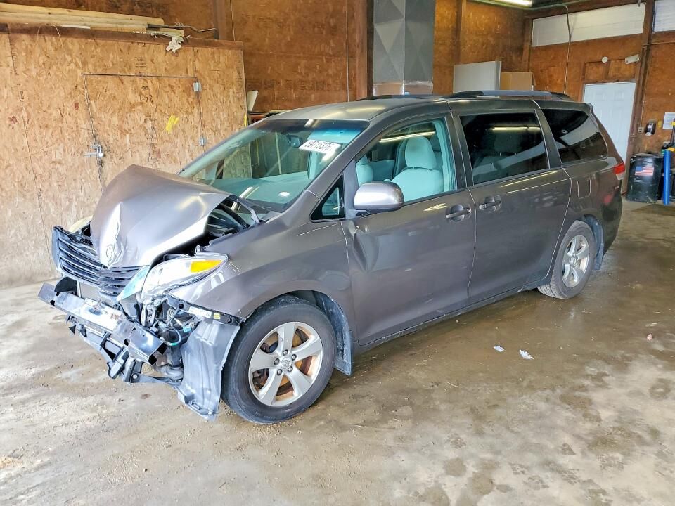 2012 TOYOTA Sienna