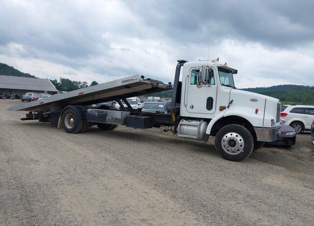 2000 PETERBILT 330