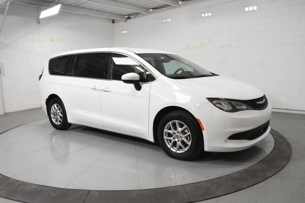 2023 CHRYSLER Voyager