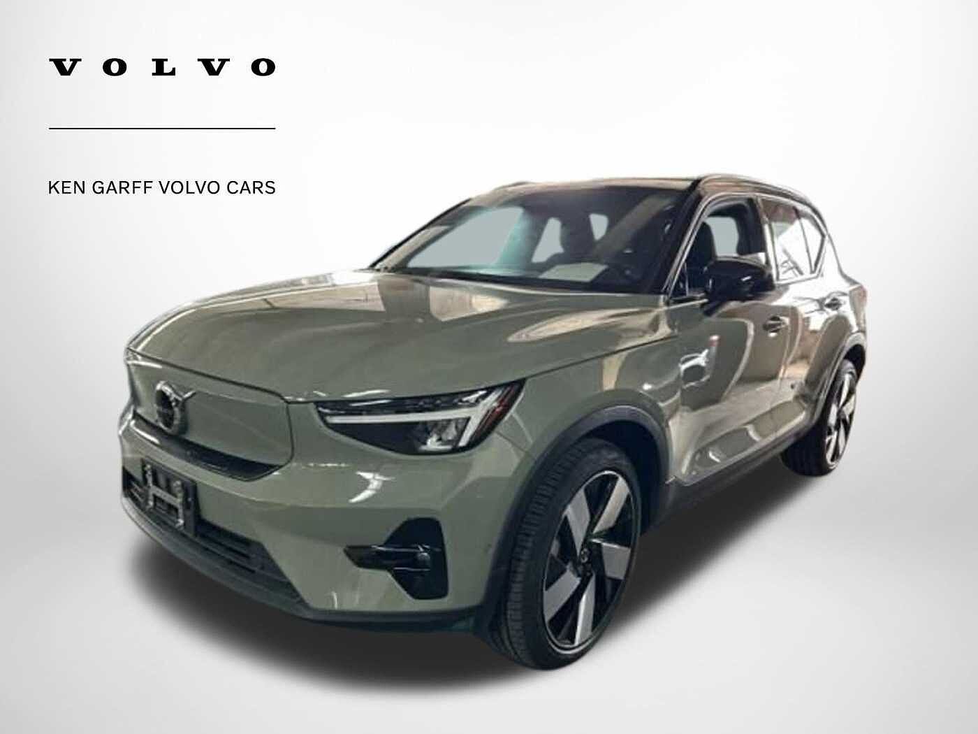 2023 VOLVO XC40