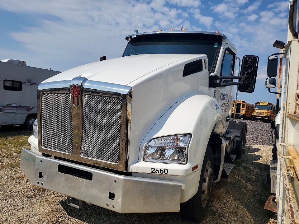 2024 KENWORTH T880