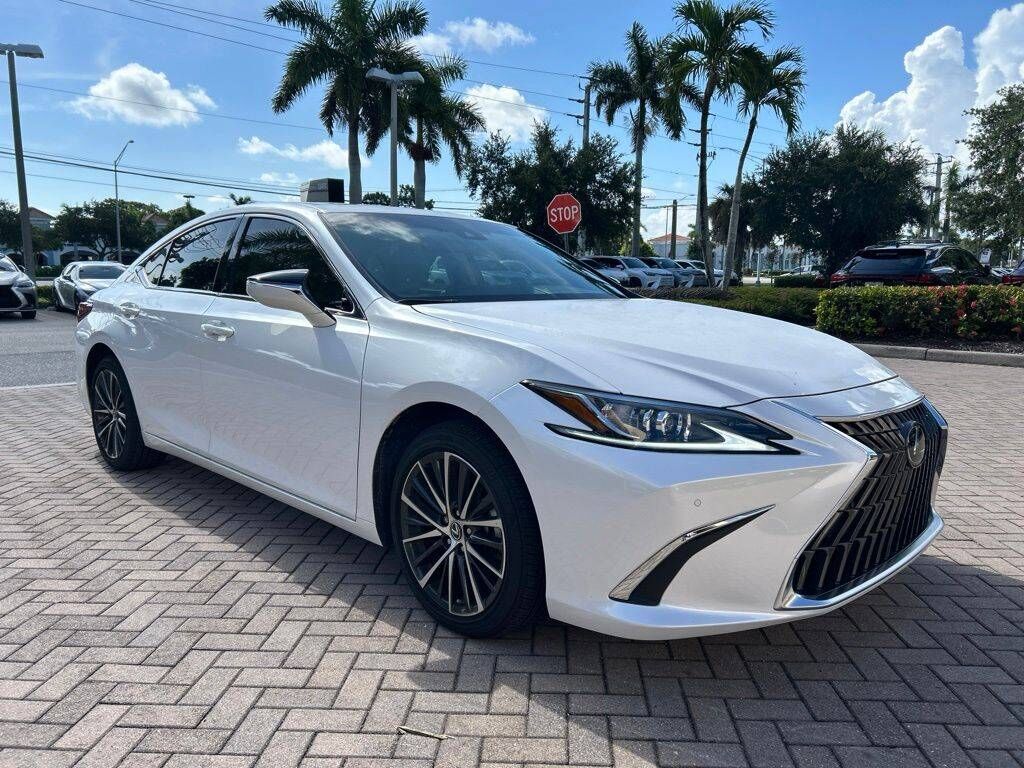 2025 LEXUS ES