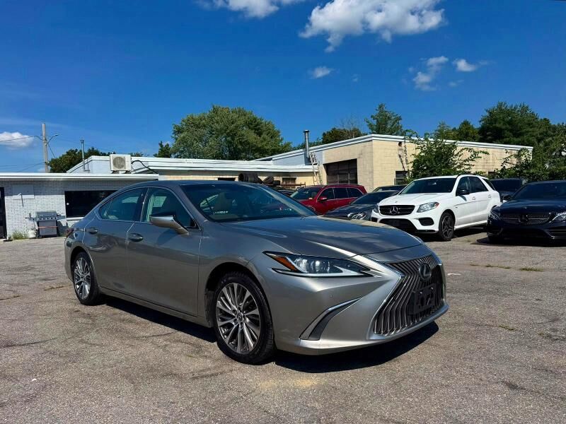 2020 LEXUS ES