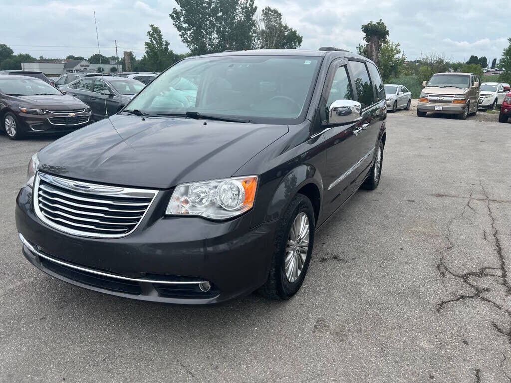 2016 CHRYSLER Town and Country