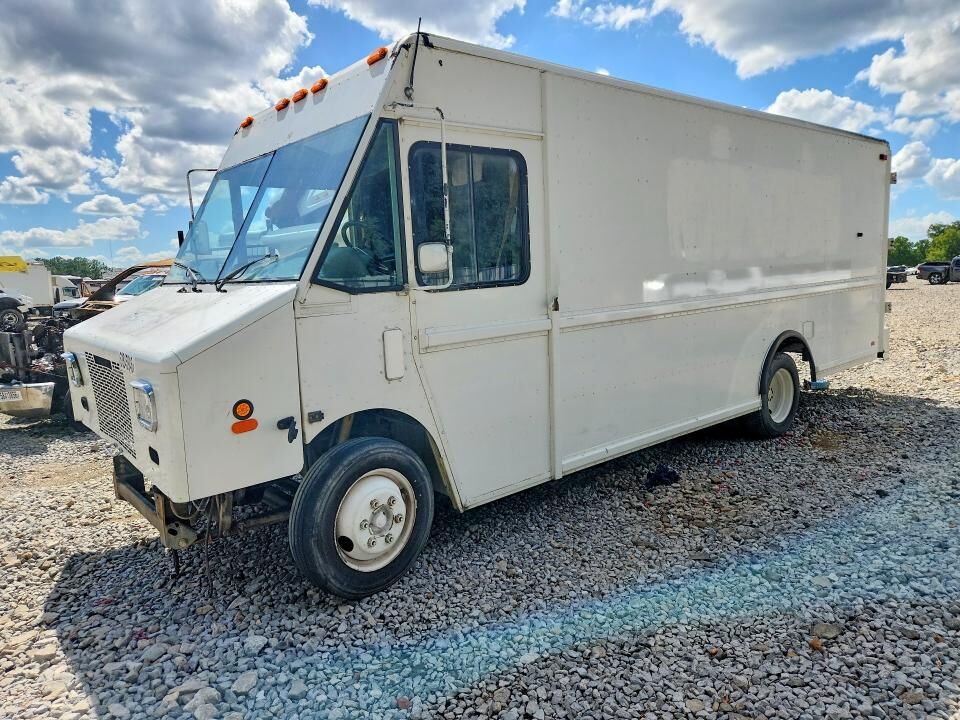 2000 FREIGHTLINER MT 45 Chassis