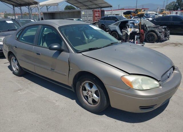 2004 FORD Taurus
