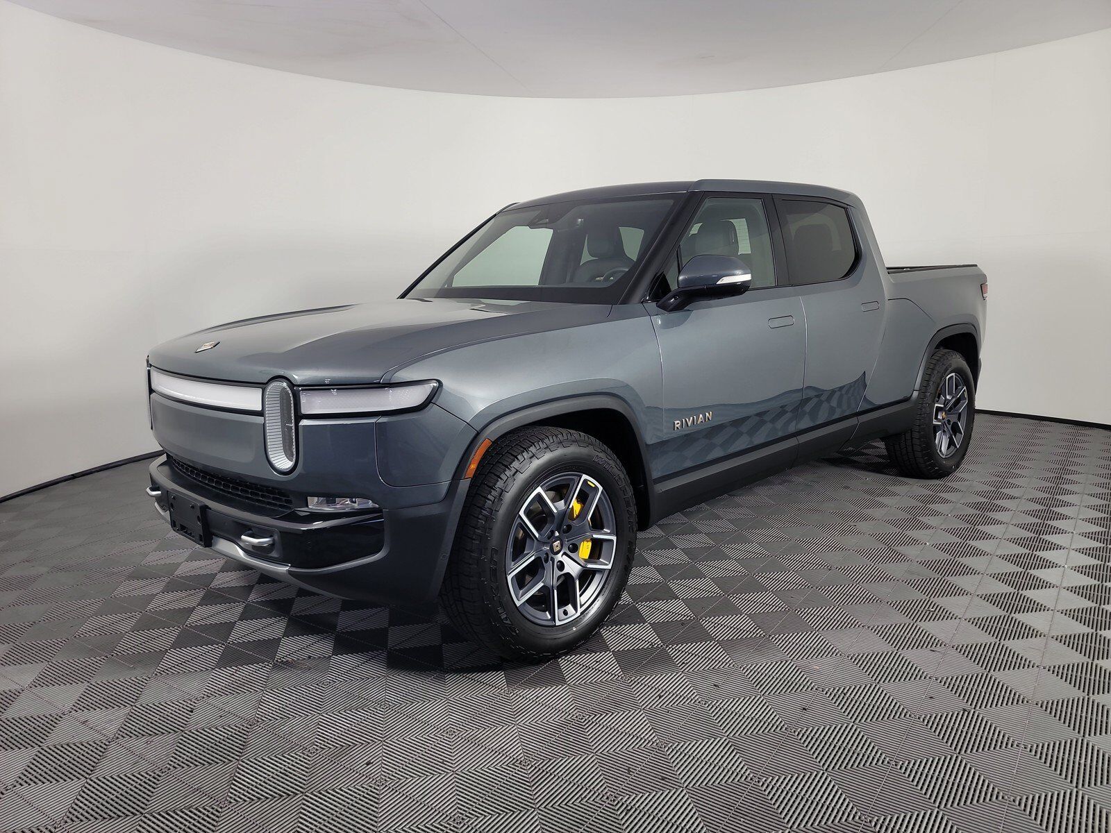 2022 RIVIAN R1T