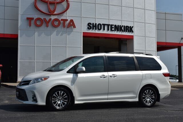 2019 TOYOTA Sienna