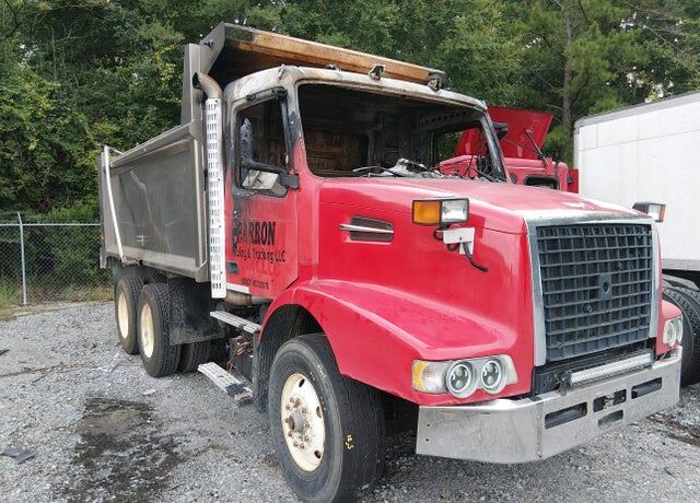2004 VOLVO TRUCK VHD