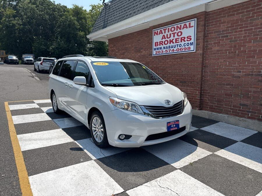 2016 TOYOTA Sienna