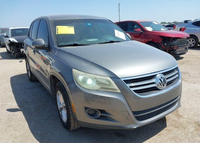 2011 VOLKSWAGEN Tiguan
