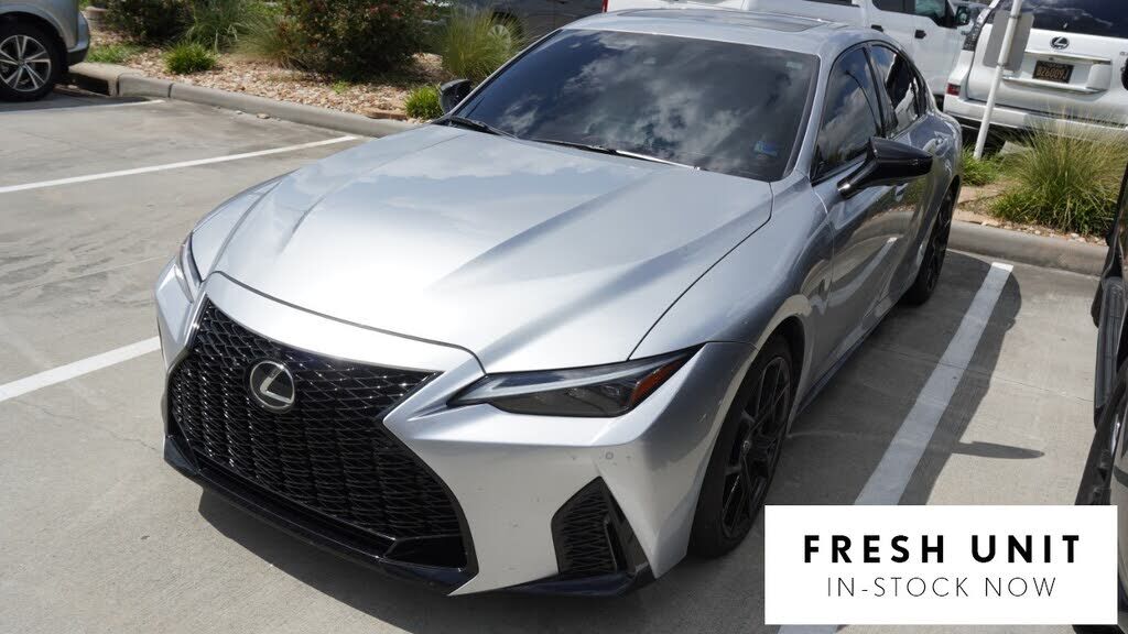2025 LEXUS IS