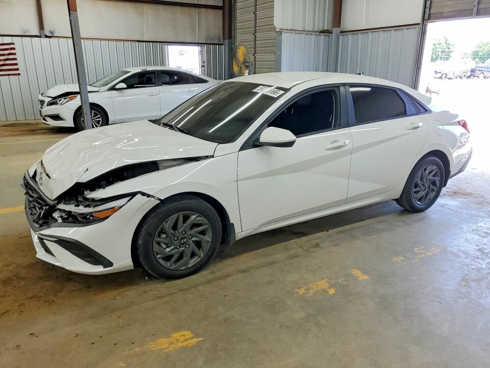2024 HYUNDAI Elantra