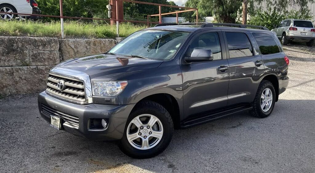 2013 TOYOTA Sequoia