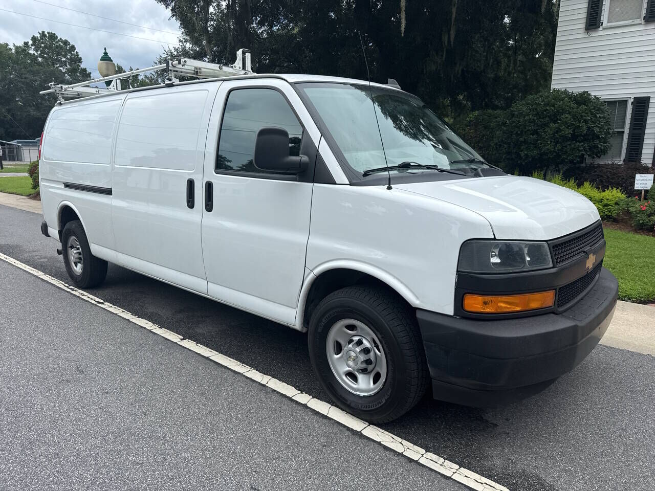 2023 CHEVROLET Express