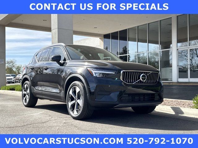 2025 VOLVO XC40