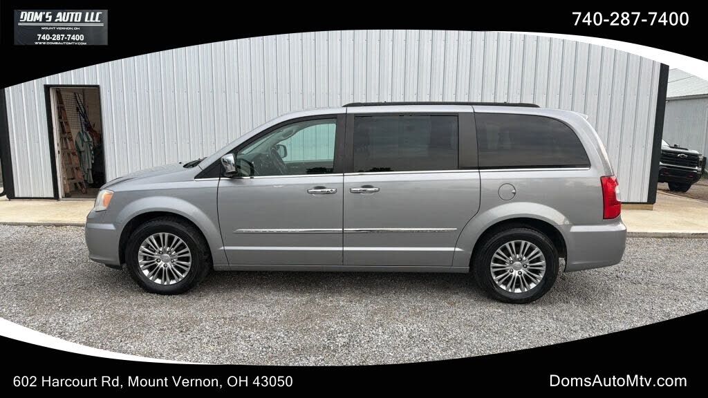2013 CHRYSLER Town and Country