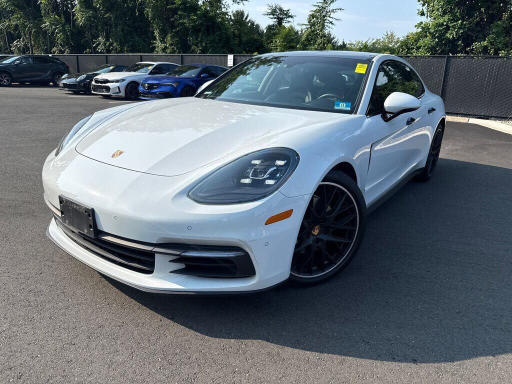 2018 PORSCHE Panamera