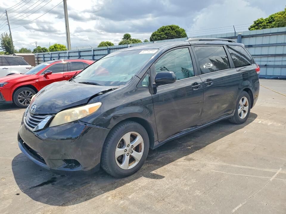 2014 TOYOTA Sienna