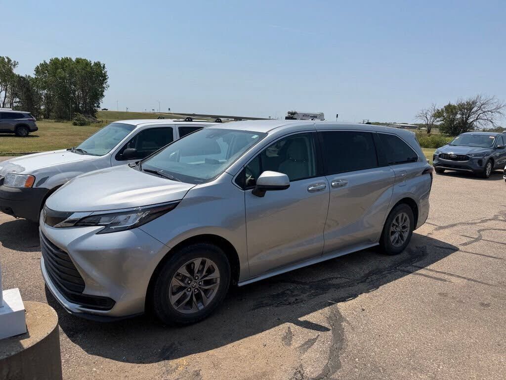 2023 TOYOTA Sienna