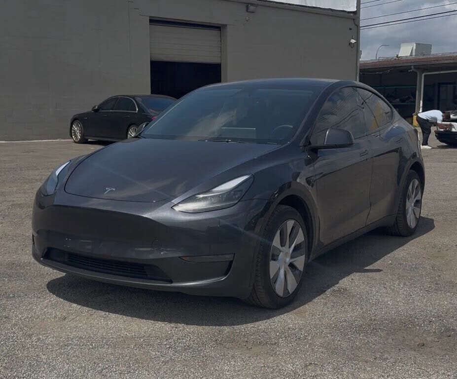 2024 TESLA Model Y