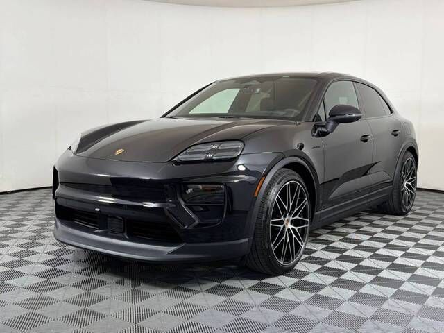 2026 PORSCHE Macan