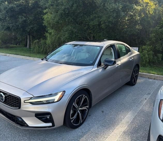 2024 VOLVO S60