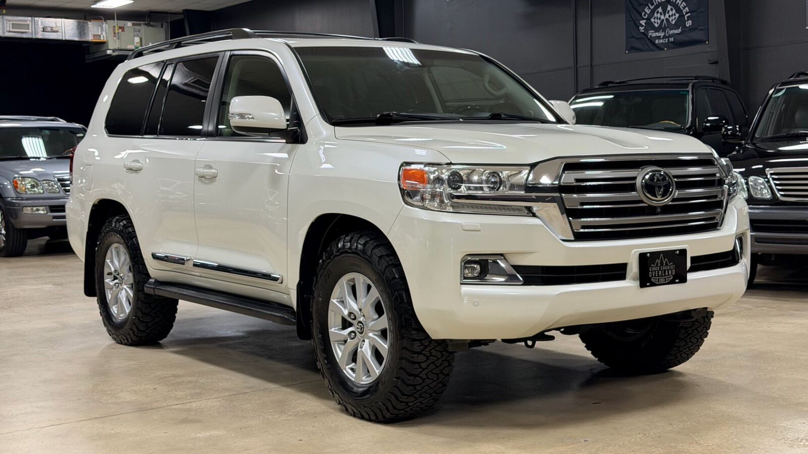 2016 TOYOTA Land Cruiser