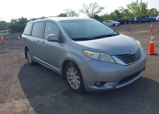 2012 TOYOTA Sienna