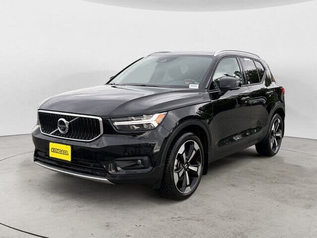 2020 VOLVO XC40