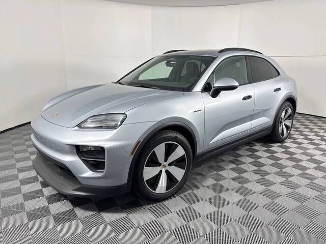 2025 PORSCHE Macan