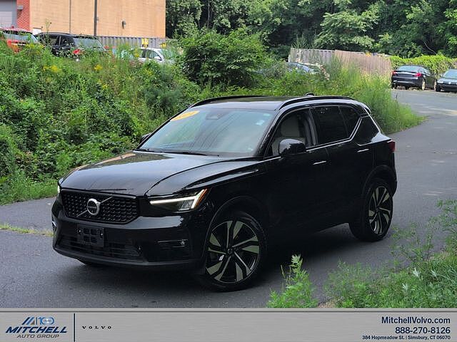 2024 VOLVO XC40