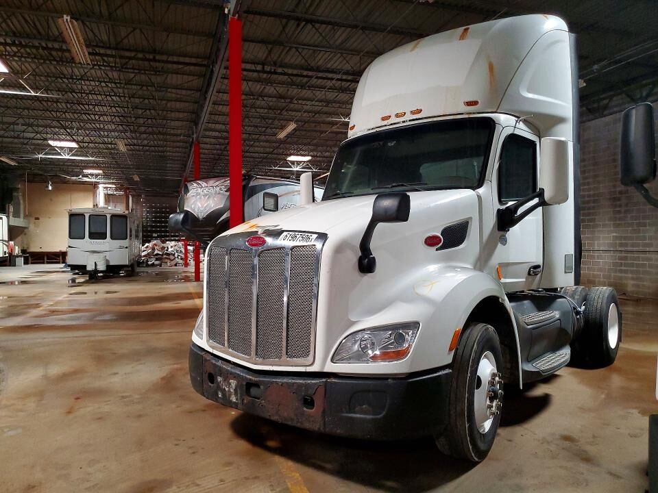 2017 PETERBILT 579