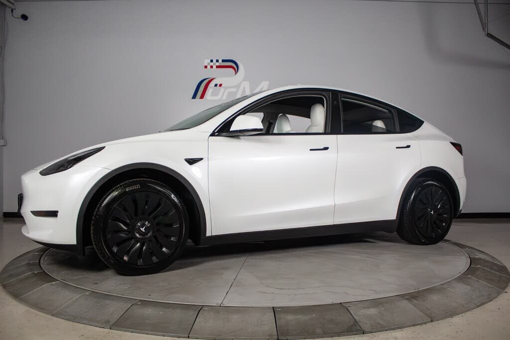 2024 TESLA Model Y