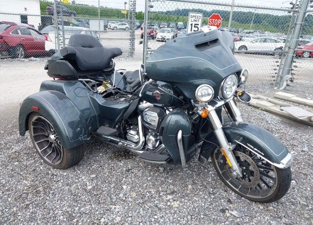 2025 HARLEY DAVIDSON FLHTCUTG / Tri Glide Ultra