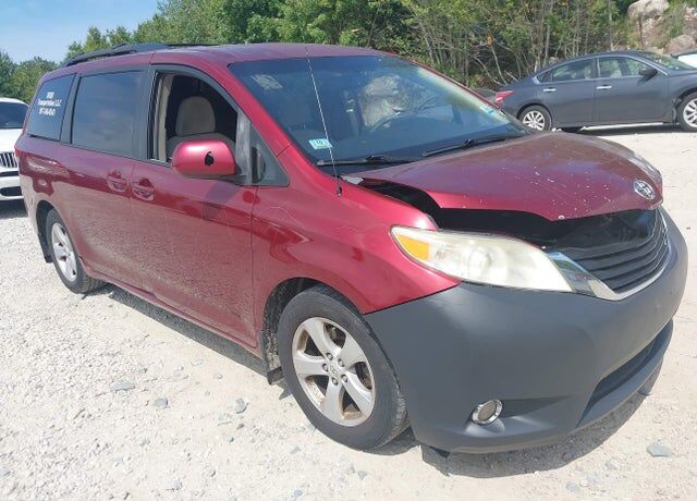 2012 TOYOTA Sienna