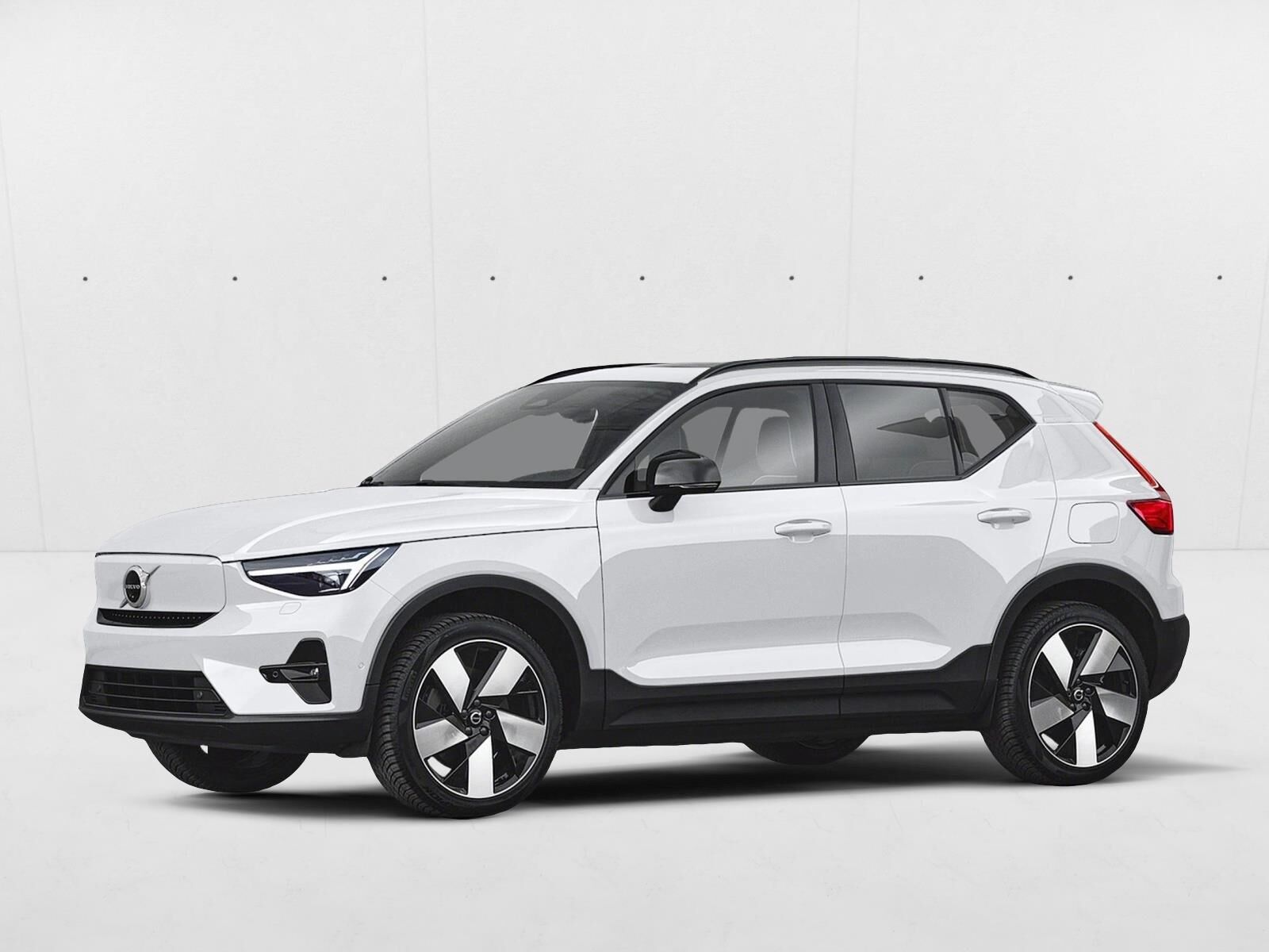 2024 VOLVO XC40
