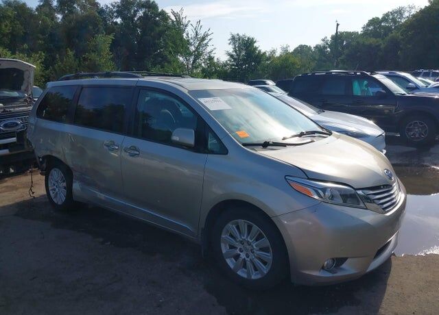 2015 TOYOTA Sienna