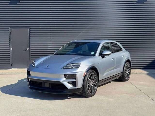 2025 PORSCHE Macan