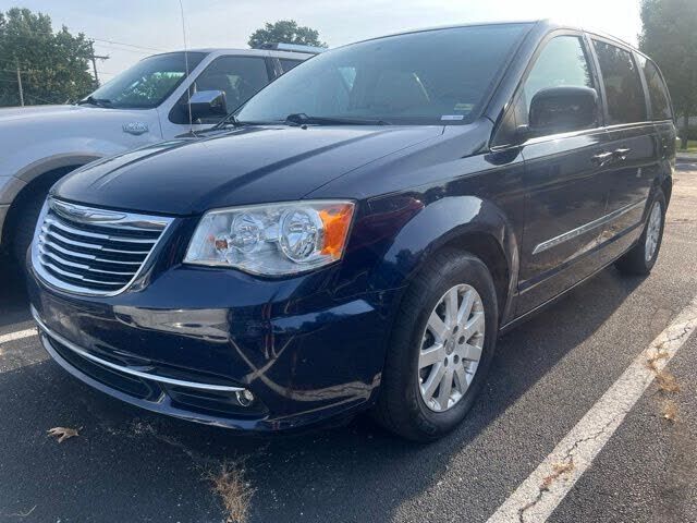 2014 CHRYSLER Town and Country