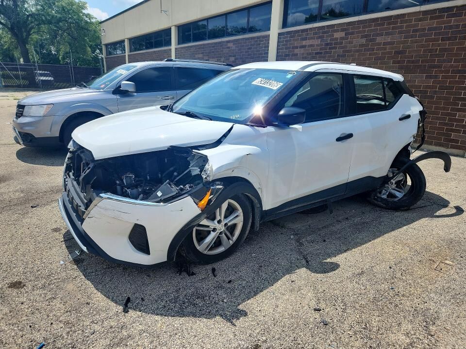 2021 NISSAN Kicks