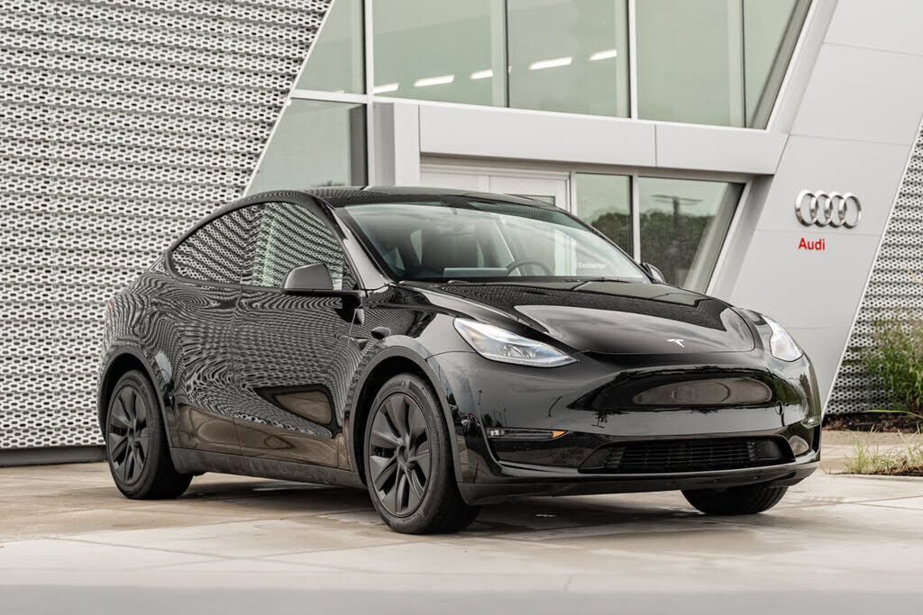 2024 TESLA Model Y